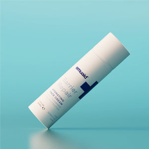 Crema viso idratante barrier repair su sfondo blu