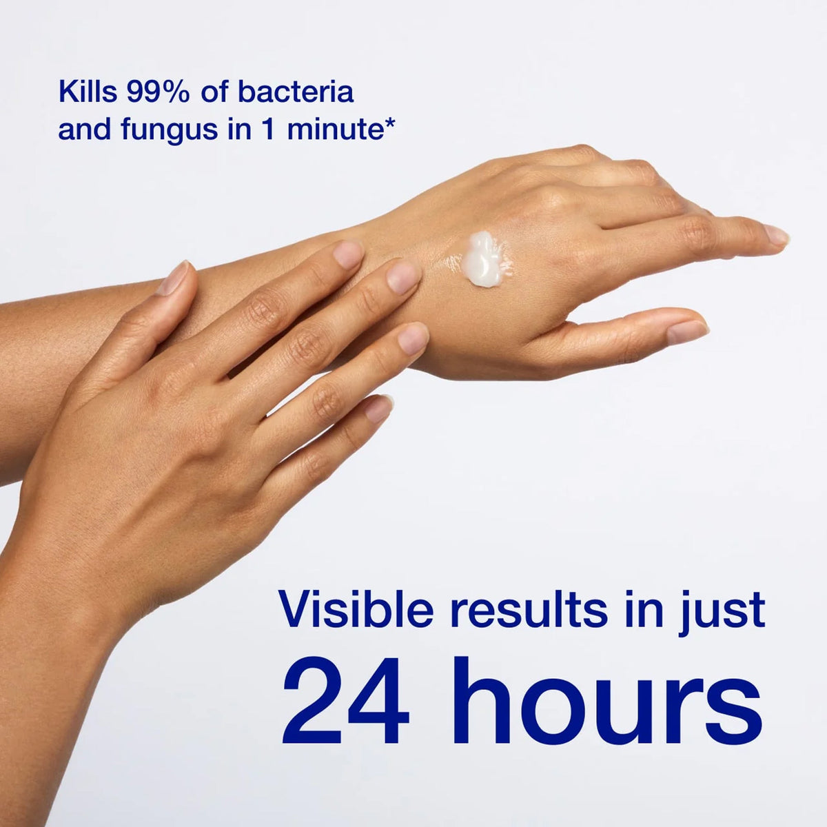 mano che applica la crema antibatterica